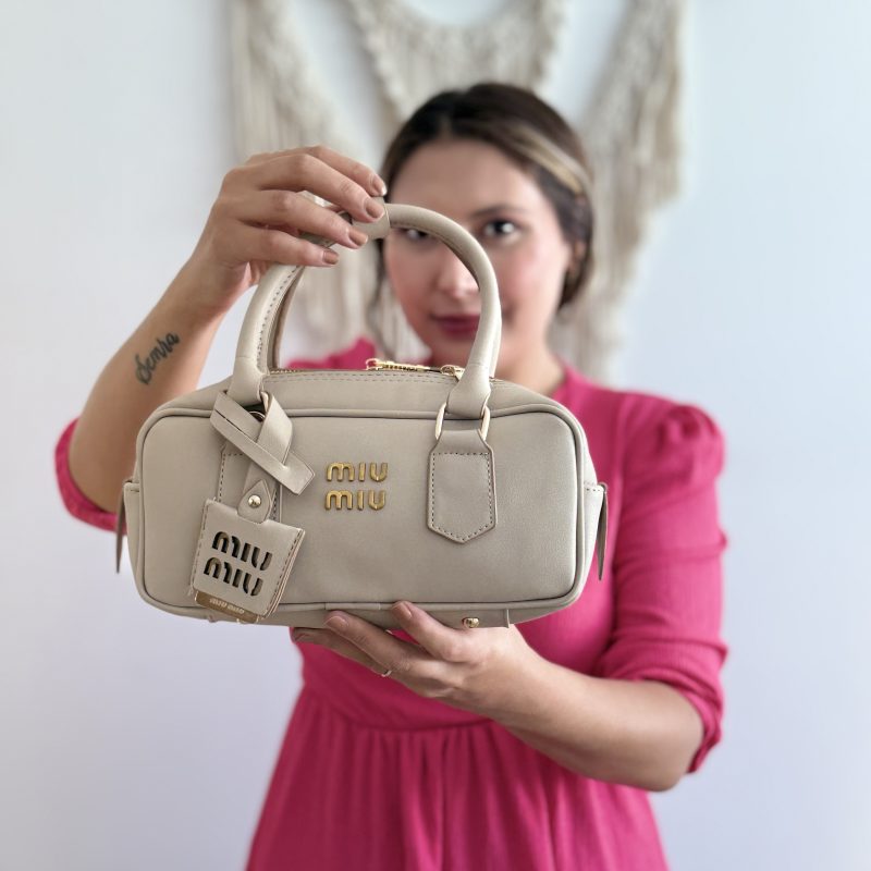 Mi model krem renk çanta