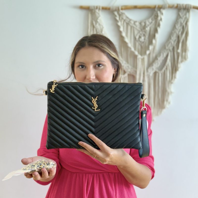 Ysl model clutch